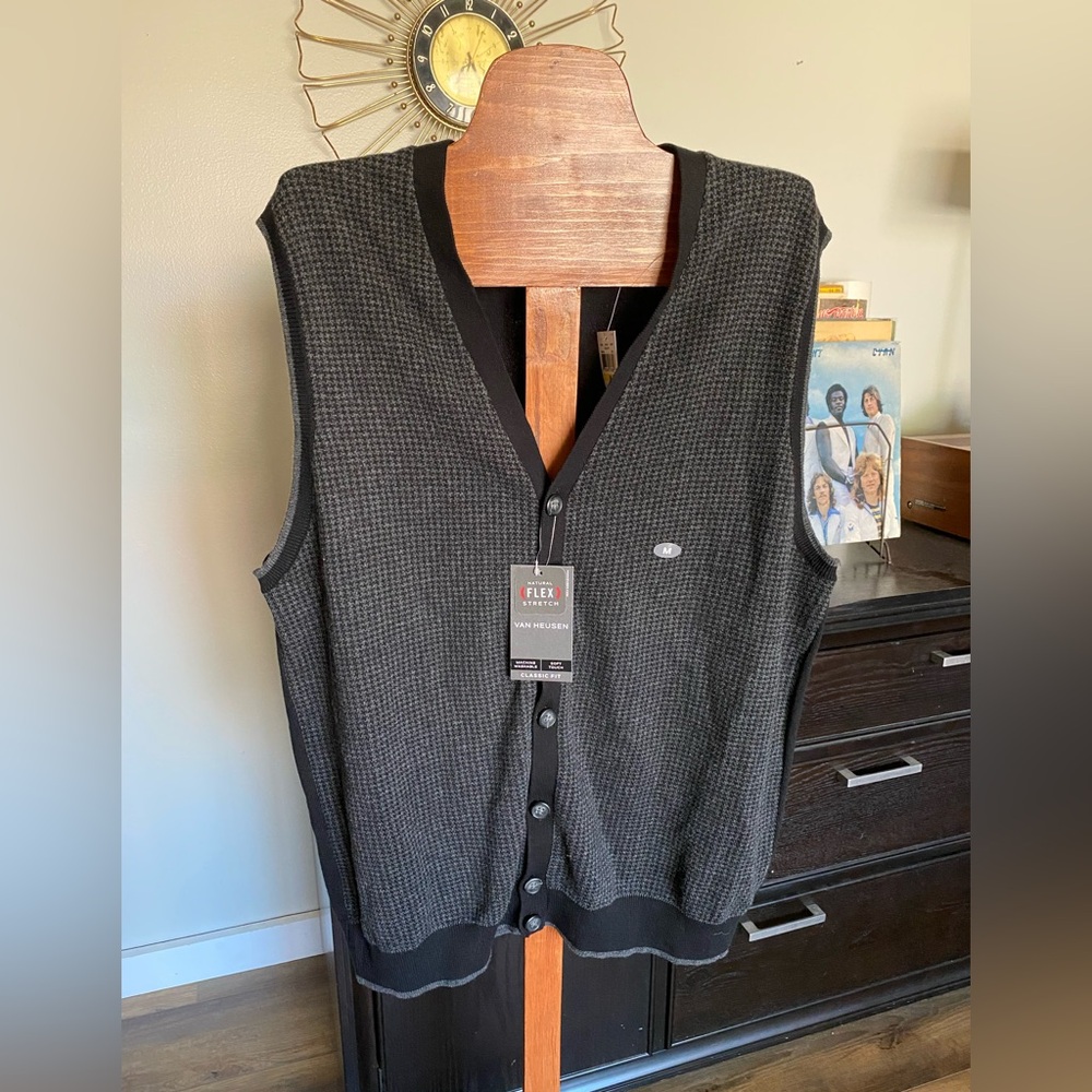 NWT Men’s Sweater Vest‎